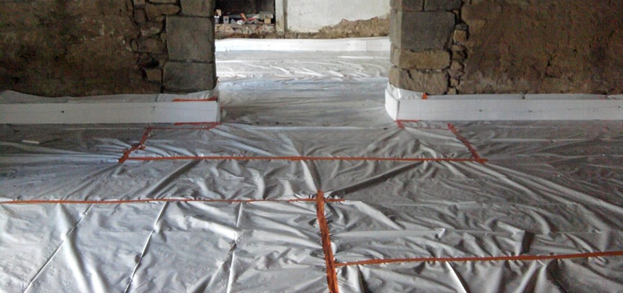 film polyane sous dalle béton en intérieur